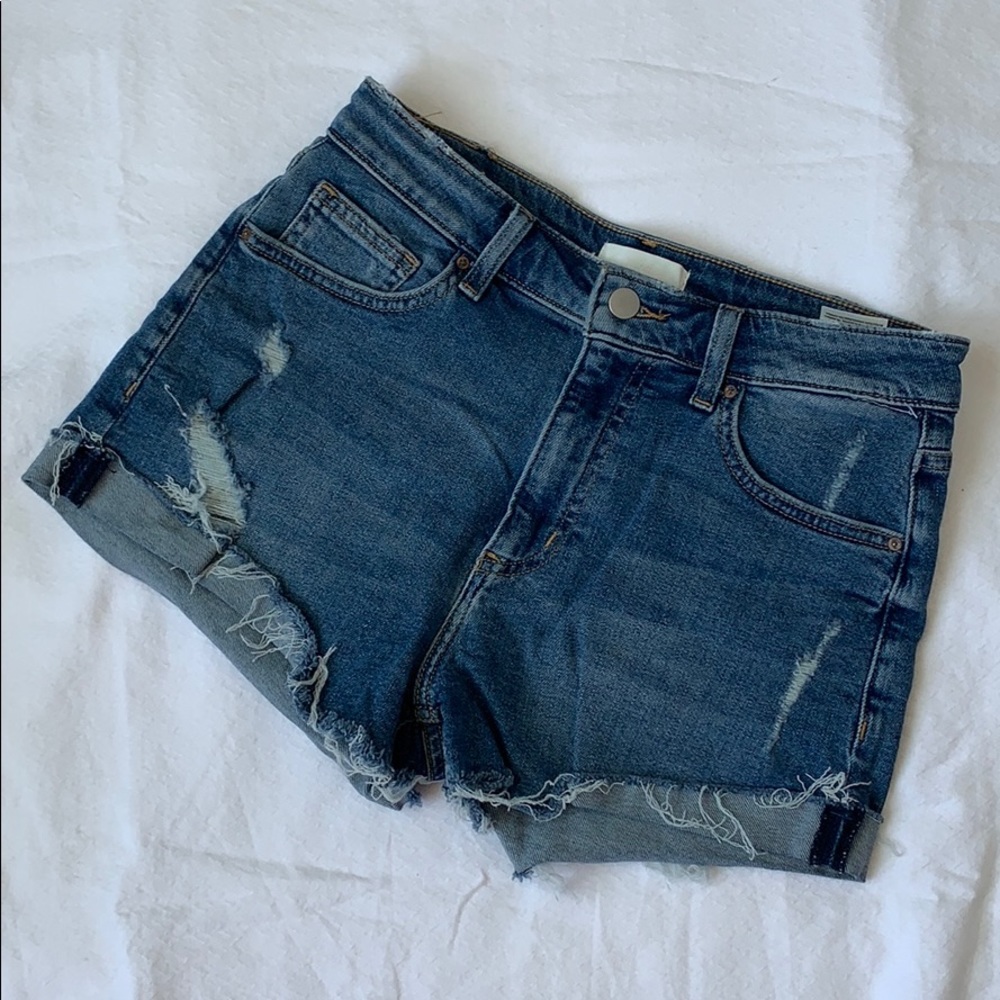 NWOT H&M DISTRESSED DENIM SHORTS